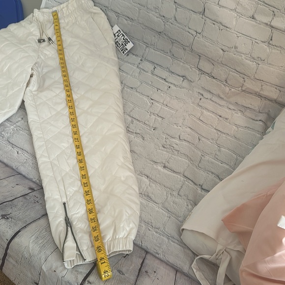 New with tags. Future collective kahlana Barfield size large - Picture 8 of 9